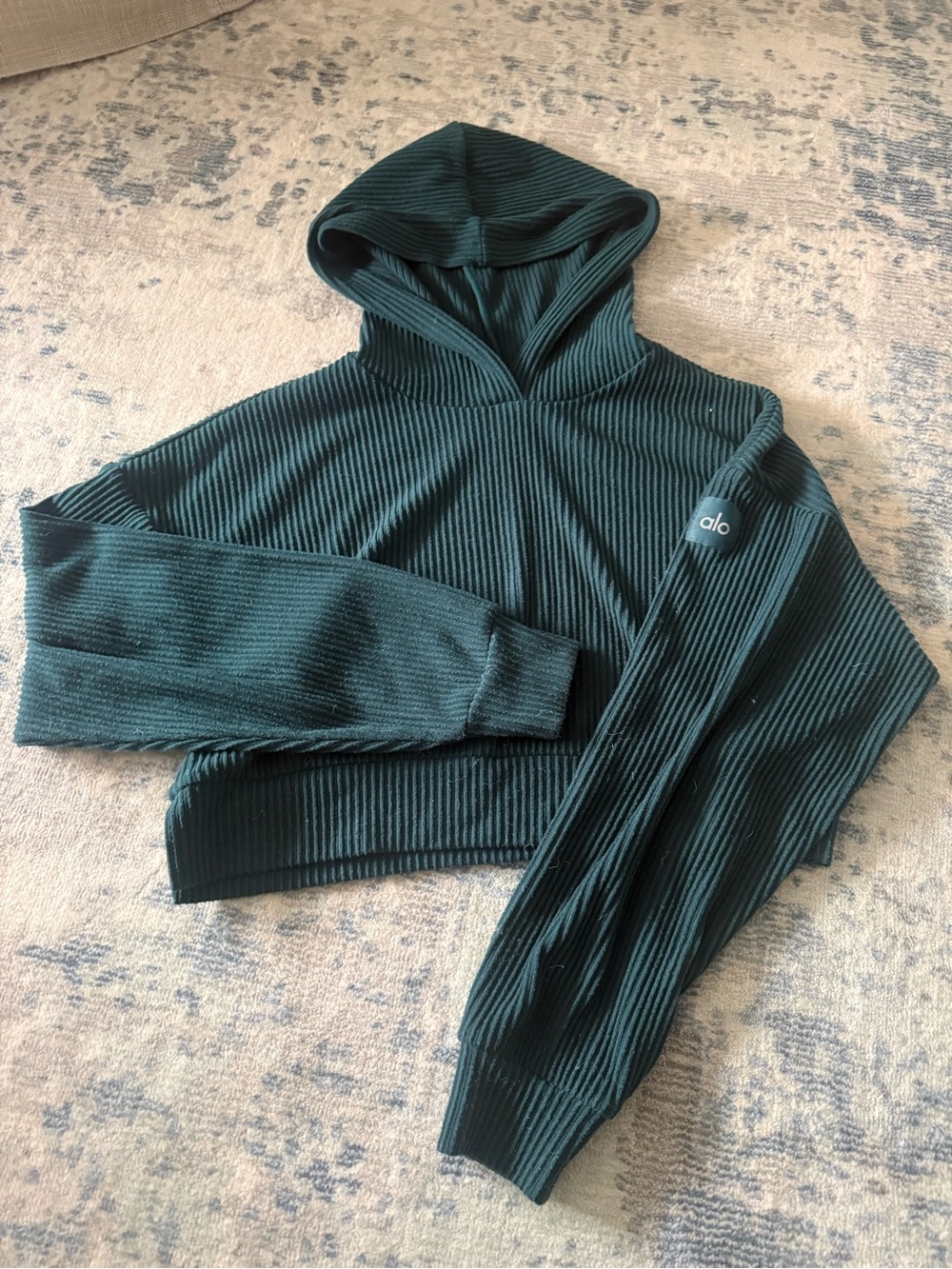 ALO Yoga Ribbed Cropped Hoodie in Teal Green